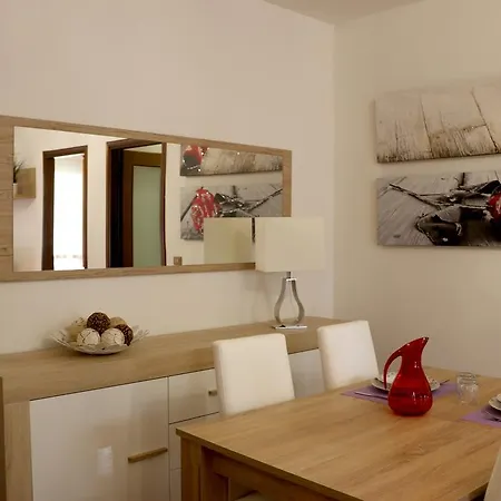 Giacomo Noventa Apartment *